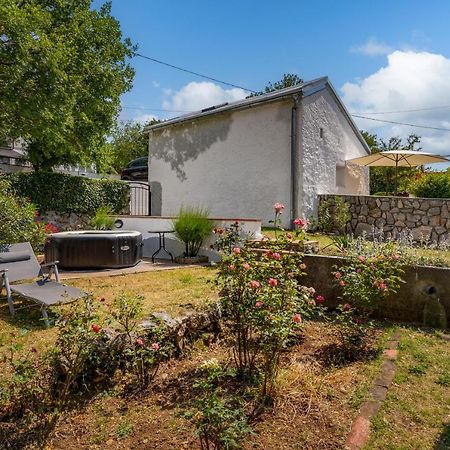 Charming Studio With Hot Tube, Terrace, Barbecue And Garden Kraljevica Exterior foto