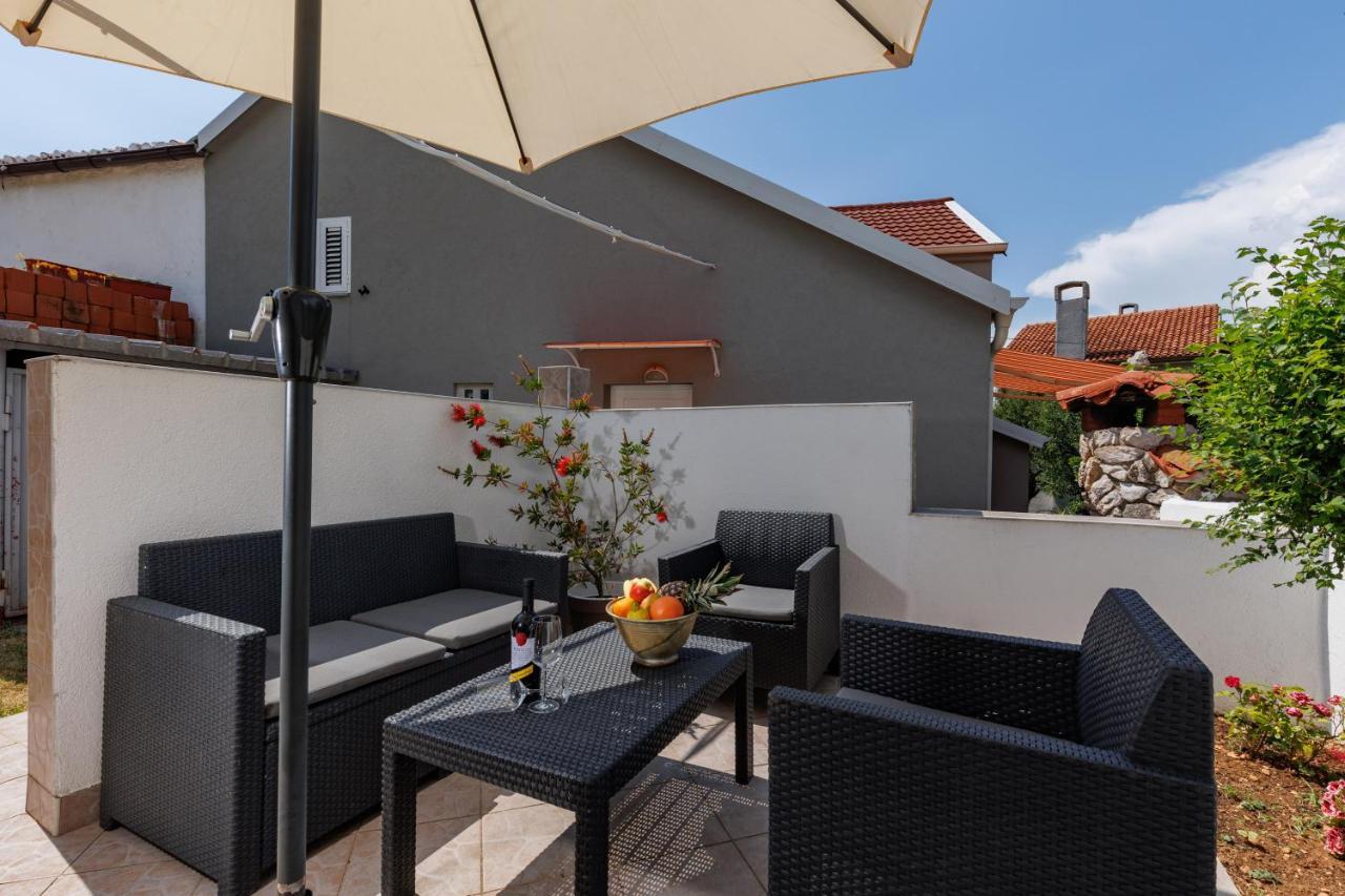Charming Studio With Hot Tube, Terrace, Barbecue And Garden Kraljevica Exterior foto