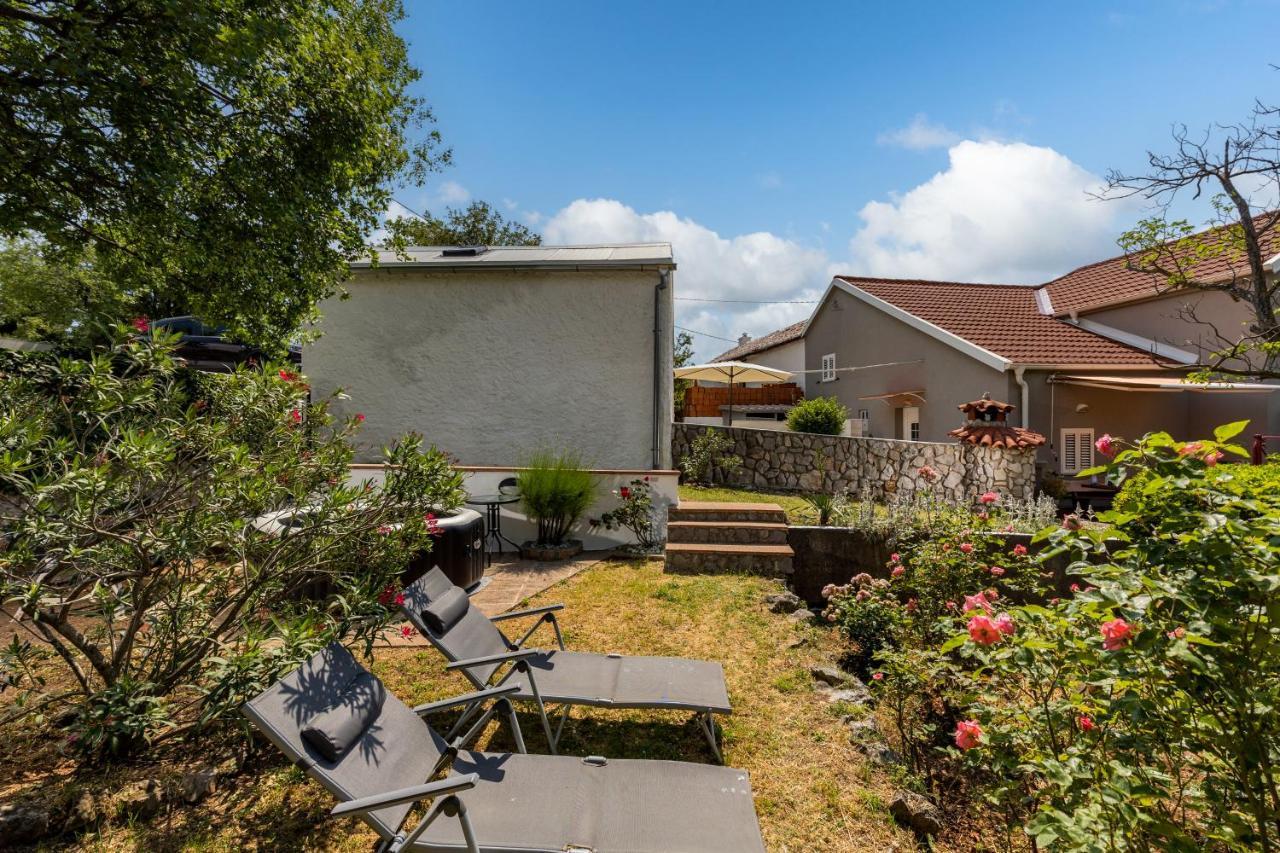 Charming Studio With Hot Tube, Terrace, Barbecue And Garden Kraljevica Exterior foto