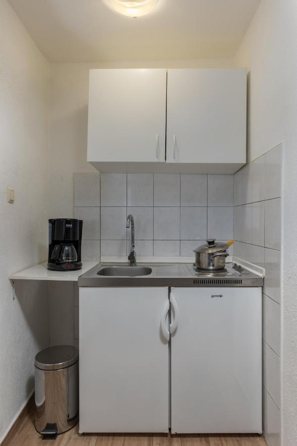 Charming Studio With Hot Tube, Terrace, Barbecue And Garden Kraljevica Exterior foto