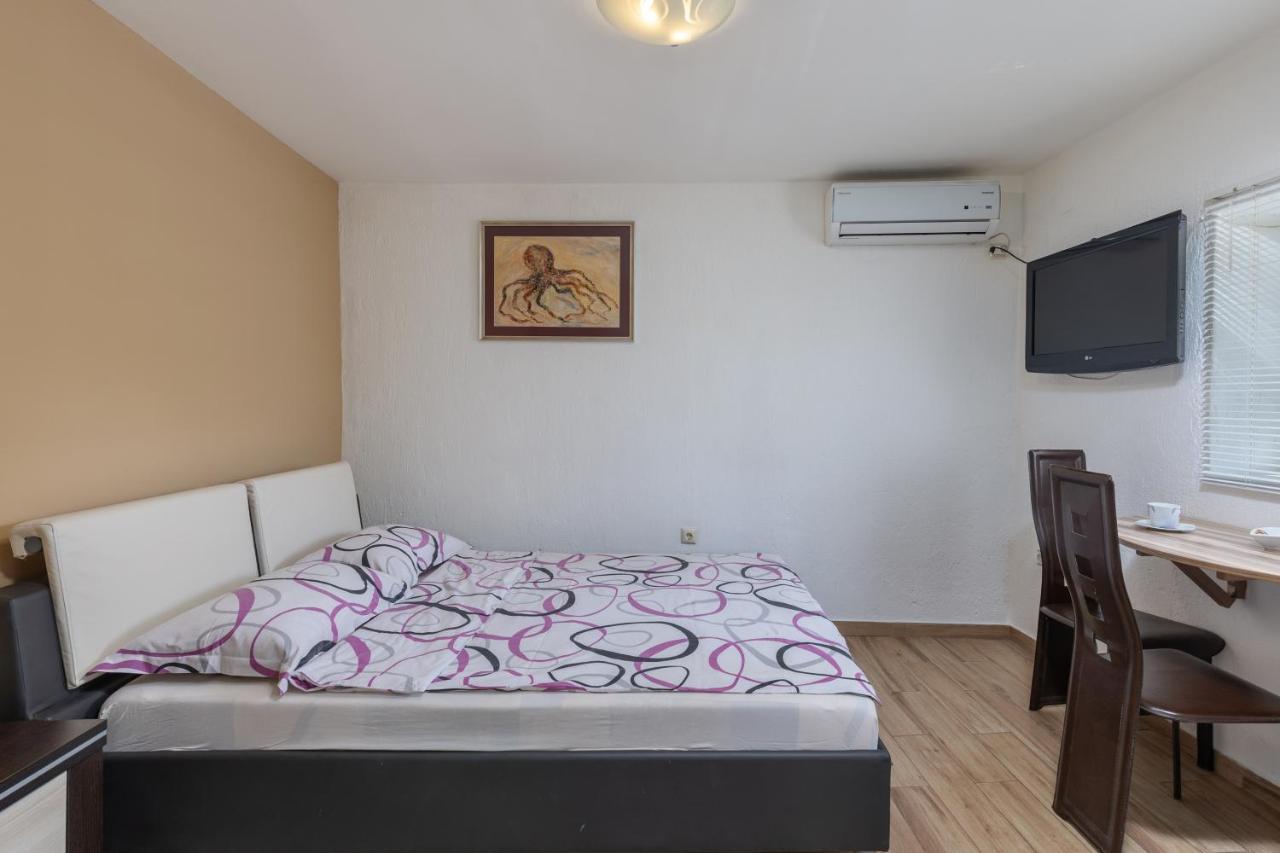 Charming Studio With Hot Tube, Terrace, Barbecue And Garden Kraljevica Exterior foto